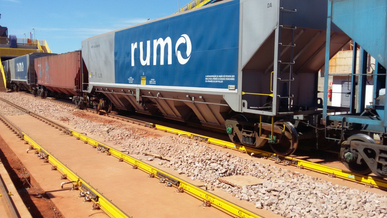 Báscula ferroviaria dinámica MASSA pesando vagones en movimiento