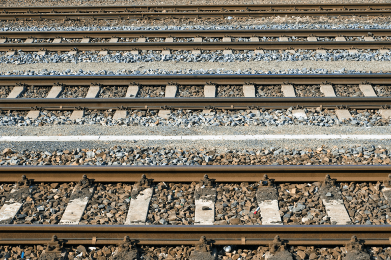 Descubra quanto pesa um metro de trilho de trem