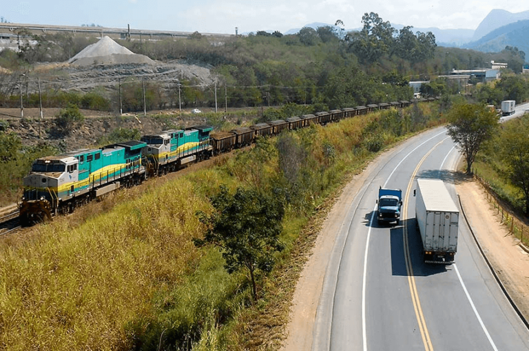 transporte de cargas no brasil - trem cargueiro