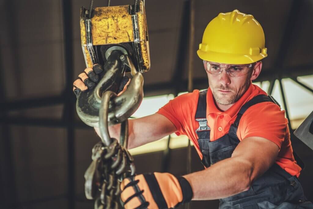 operador de manutenção trabalhando